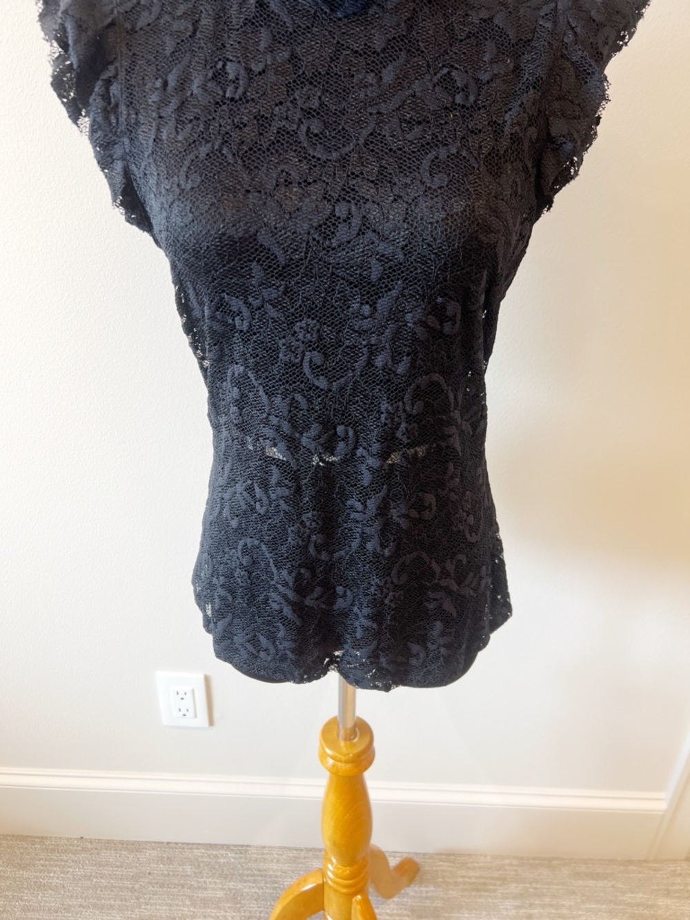 L’AGENCE Kassia Ruffle Lace Top - Picture 8 of 13